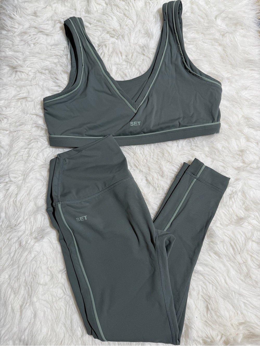 SET Active L/XL Matching Set Grotto V Neck Sports Bra Pipe Leggings Airluxe